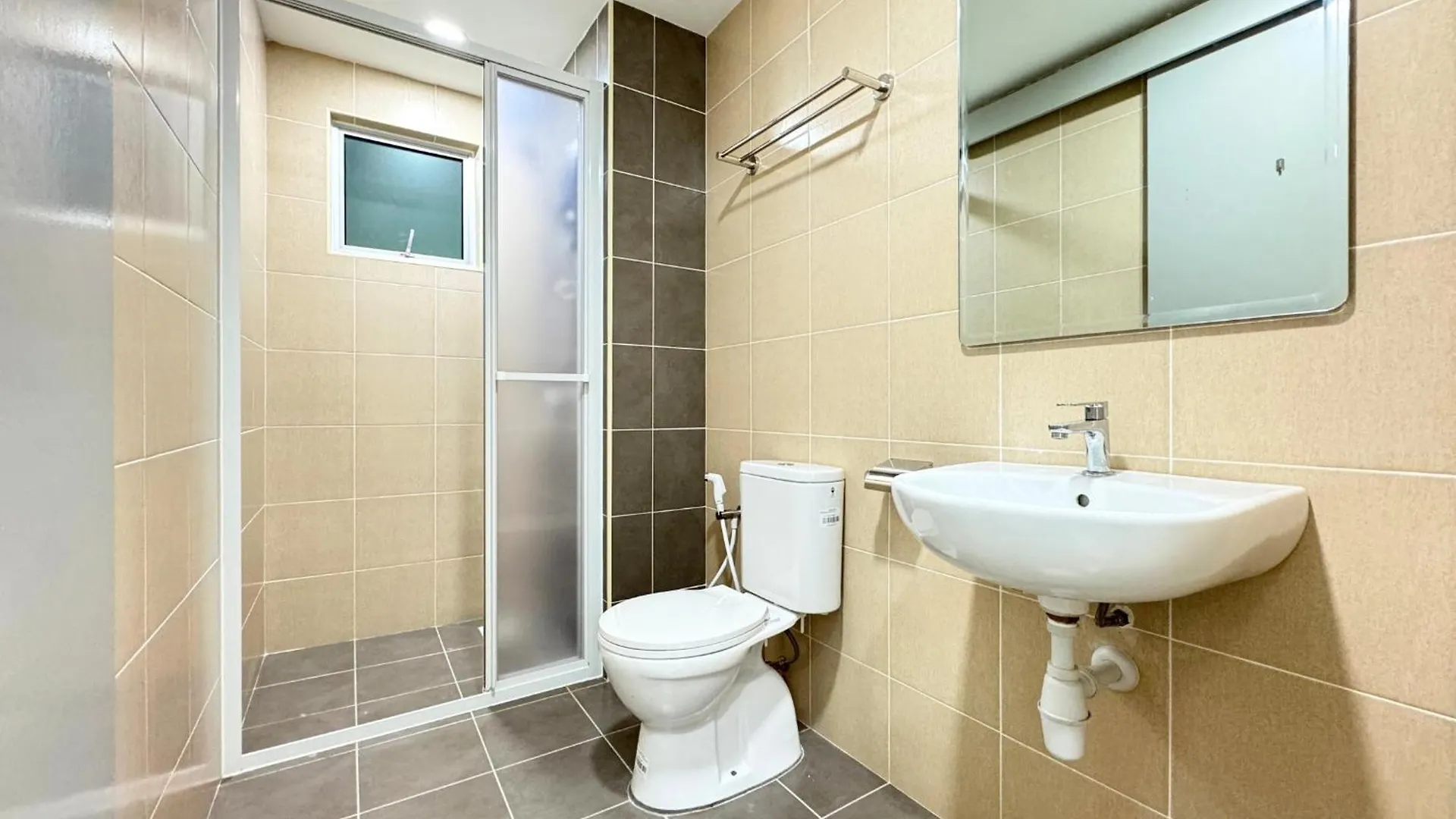 Salak Selatan Pool View With Wifi & Netflix 4Pax Apartment Kuala Lumpur Malaysia