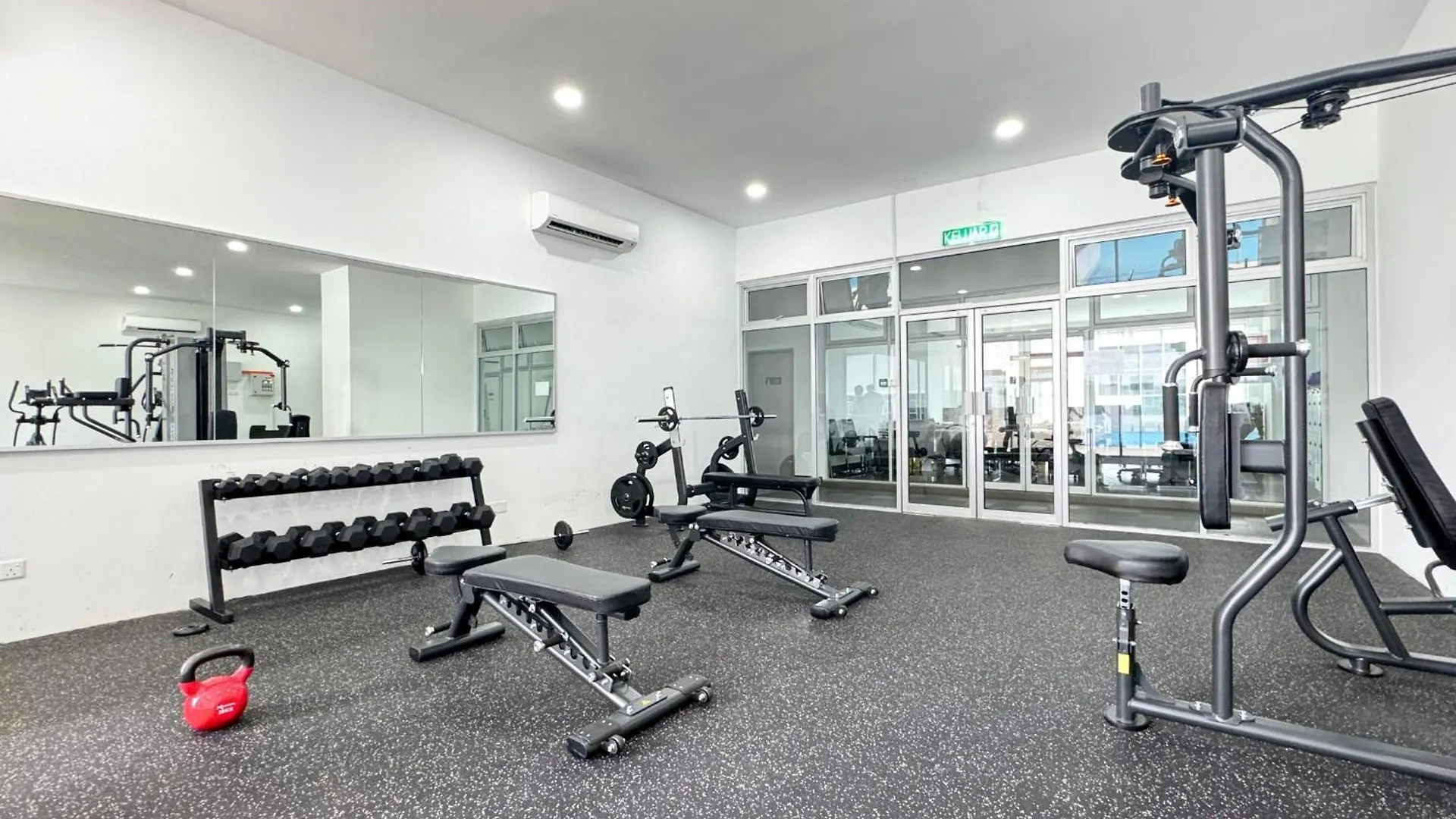 Salak Selatan Pool View With Wifi & Netflix 4Pax Apartment Kuala Lumpur