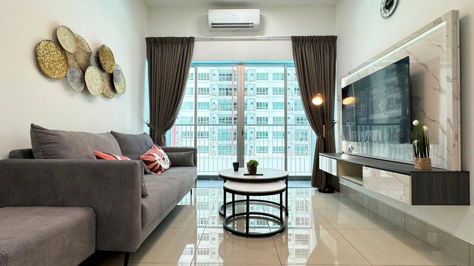 Salak Selatan Pool View With Wifi & Netflix 4Pax Apartment Kuala Lumpur