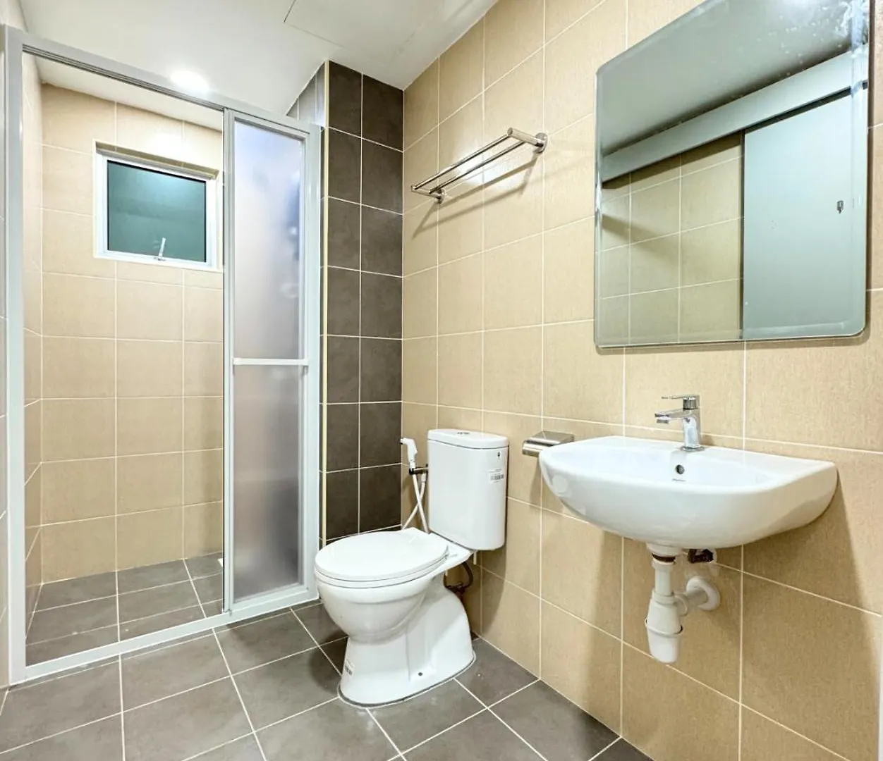 Salak Selatan Pool View With Wifi & Netflix 4Pax Apartment Kuala Lumpur
