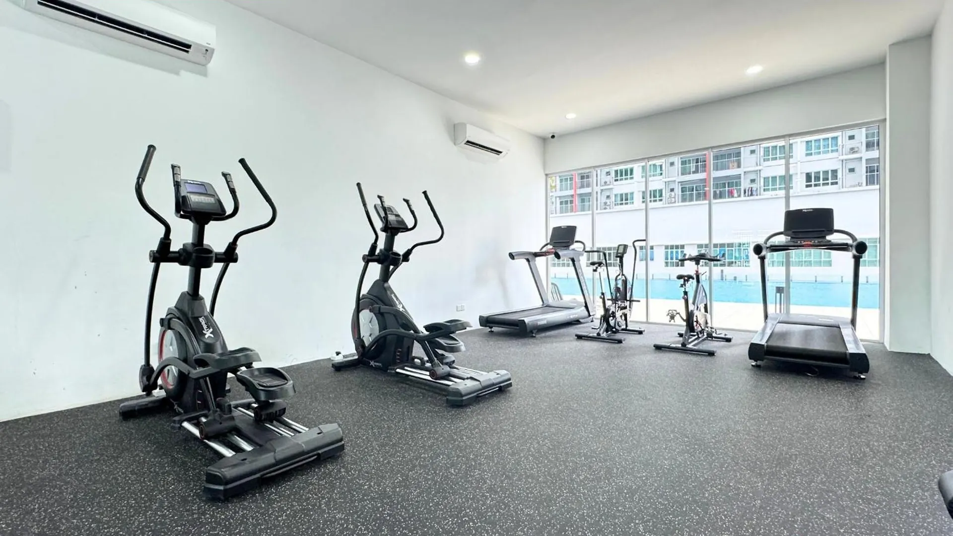 Salak Selatan Pool View With Wifi & Netflix 4Pax Apartment Kuala Lumpur