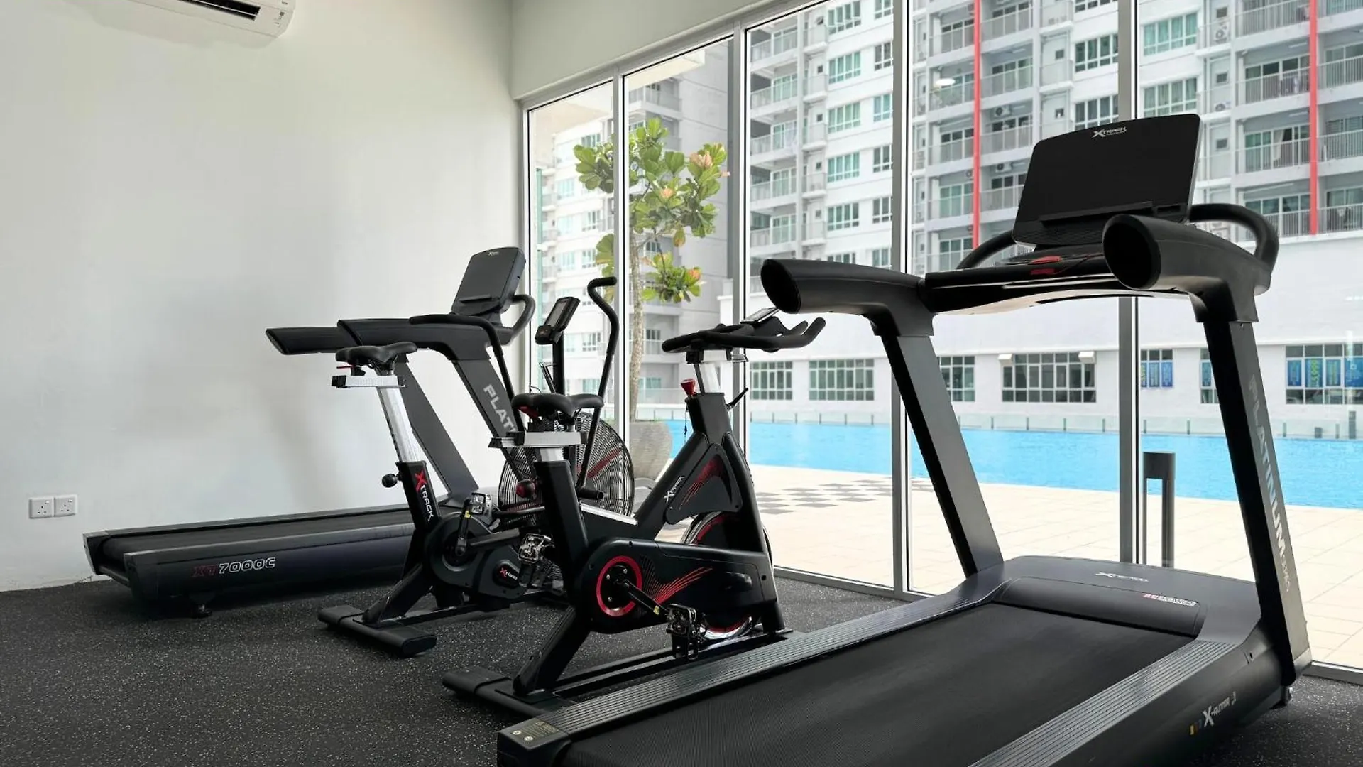 Salak Selatan Pool View With Wifi & Netflix 4Pax Apartment Kuala Lumpur Malaysia