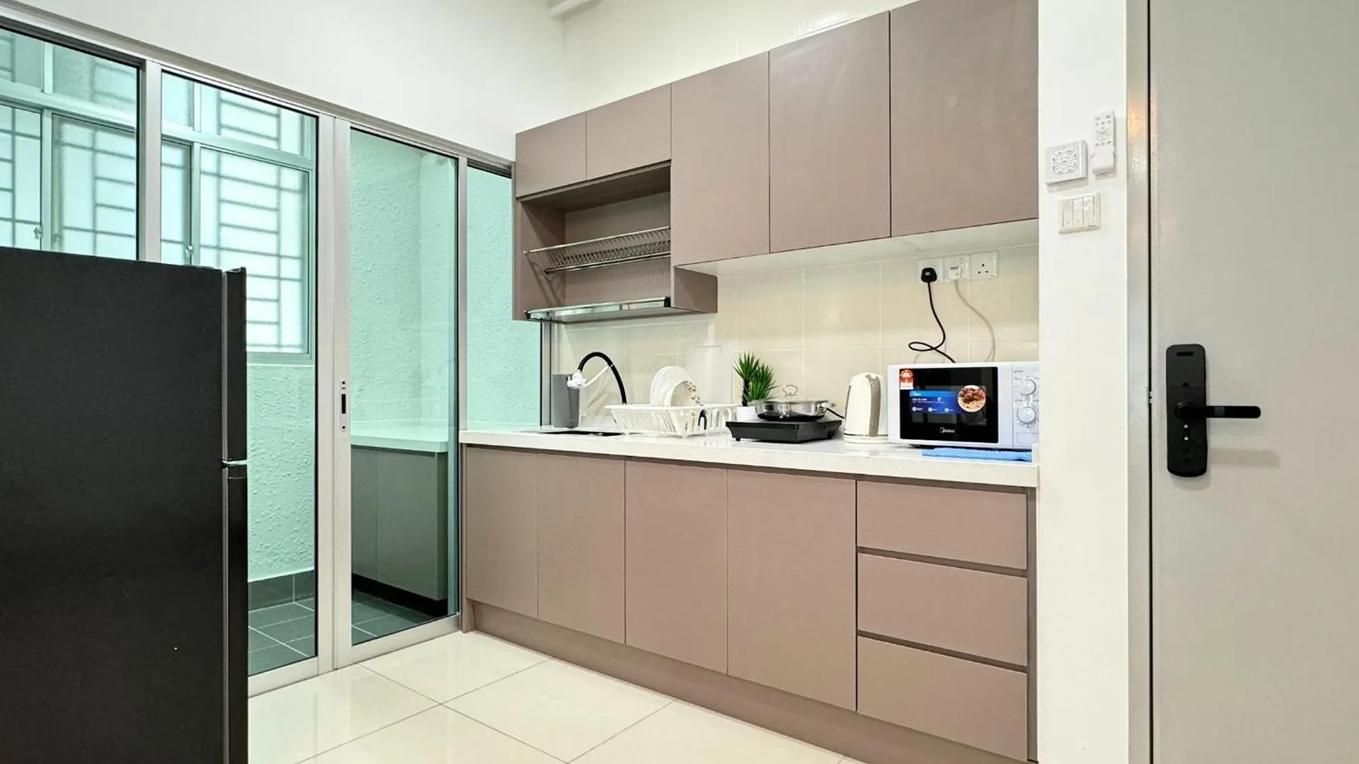 Salak Selatan Pool View With Wifi & Netflix 4Pax Apartment Kuala Lumpur Malaysia