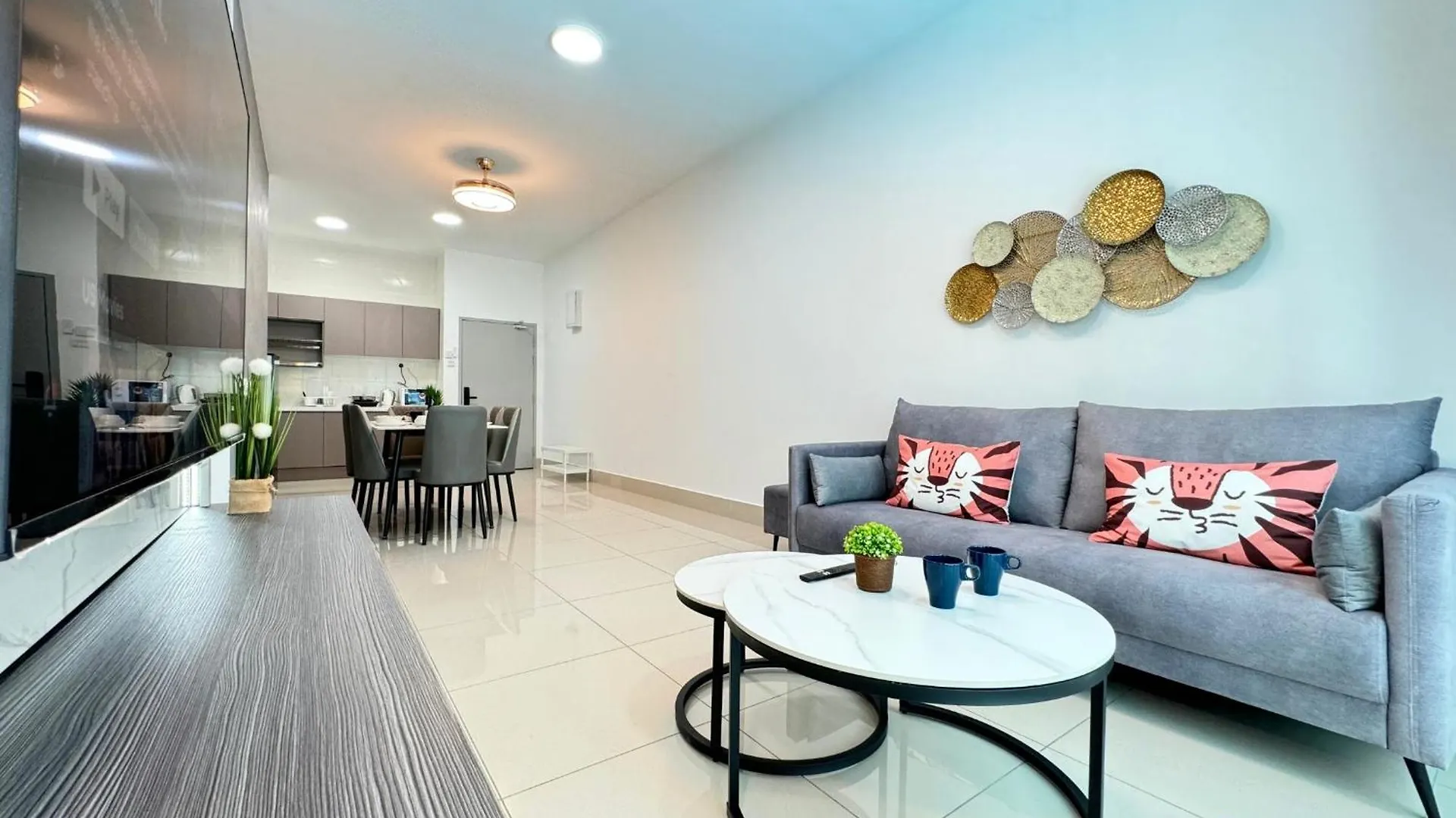 Salak Selatan Pool View With Wifi & Netflix 4Pax Apartment Kuala Lumpur