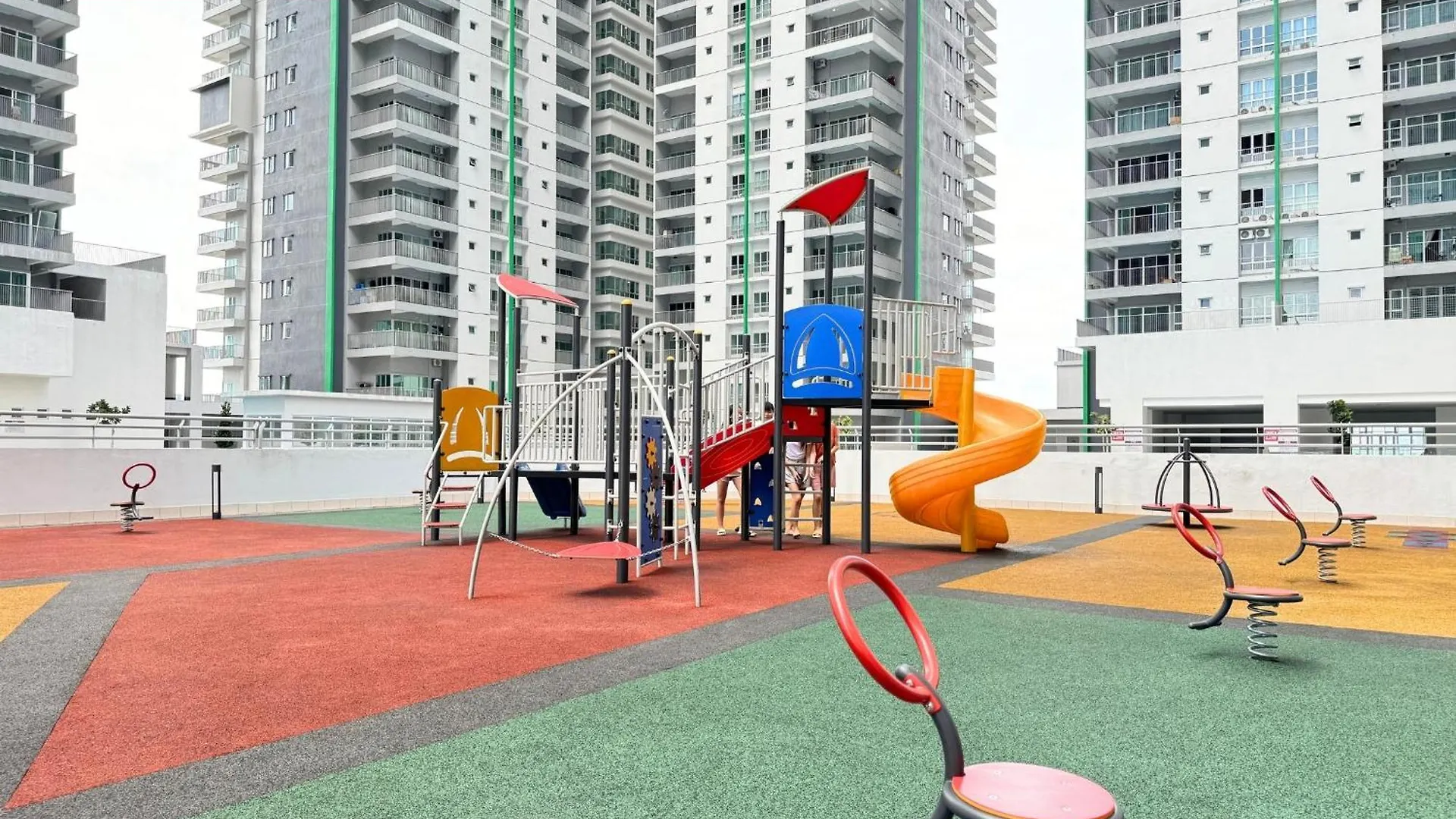 Salak Selatan Pool View With Wifi & Netflix 4Pax Apartment Kuala Lumpur Malaysia