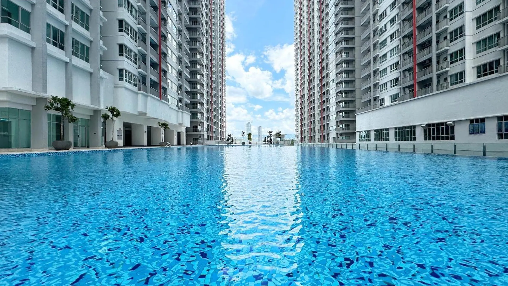 Salak Selatan Pool View With Wifi & Netflix 4Pax Apartment Kuala Lumpur