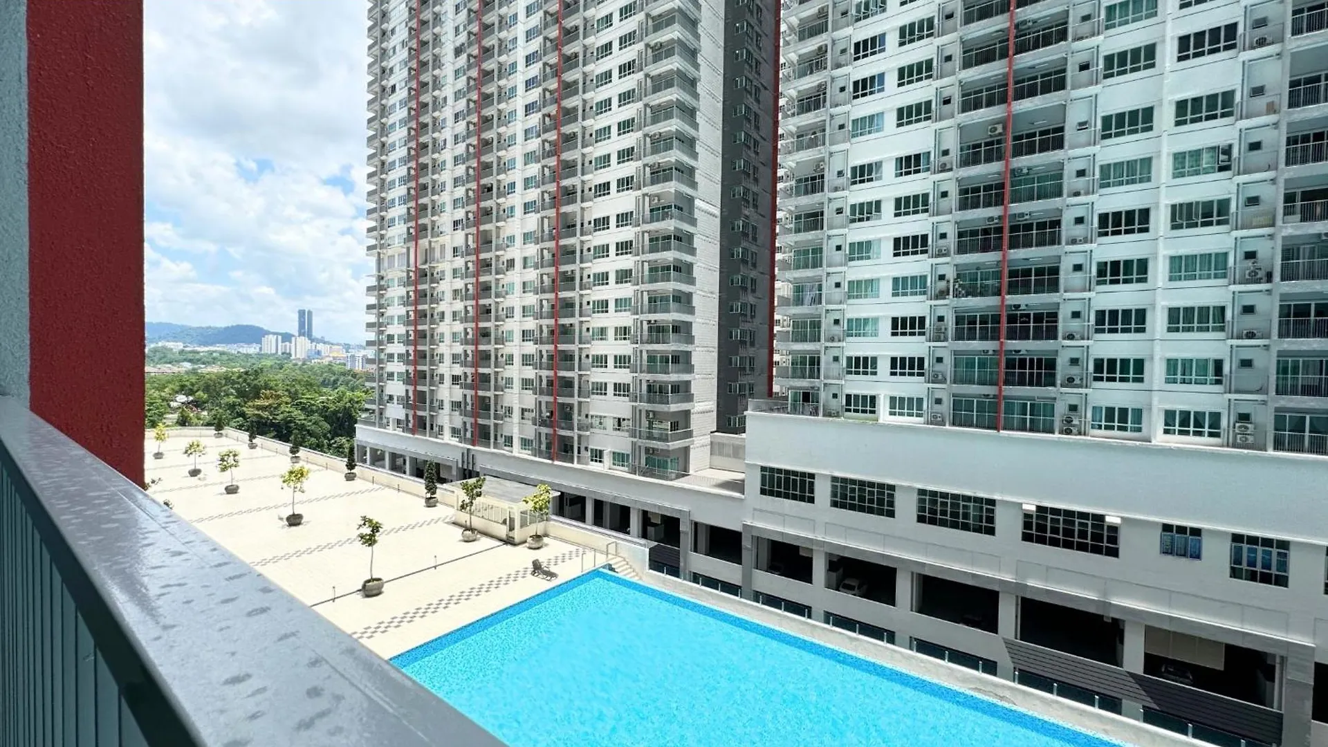 Salak Selatan Pool View With Wifi & Netflix 4Pax Apartment Kuala Lumpur
