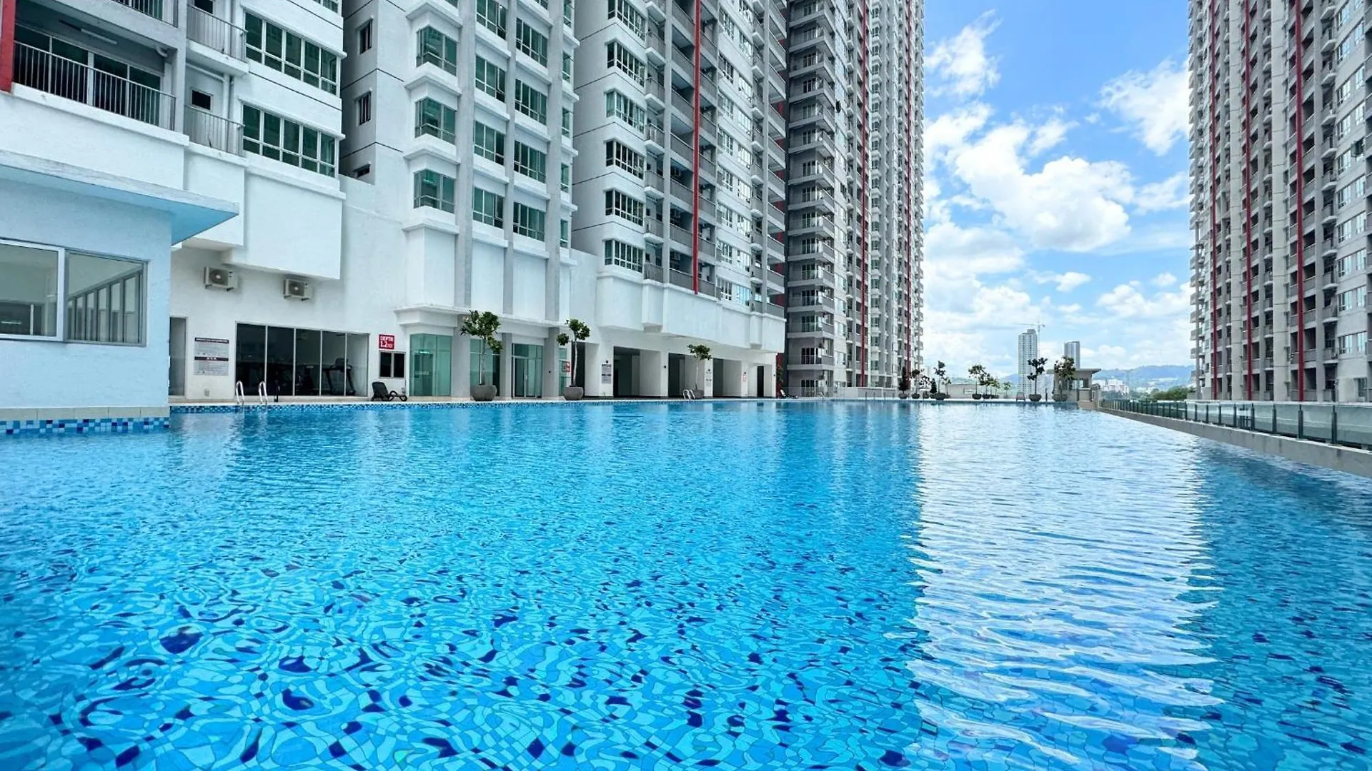Salak Selatan Pool View With Wifi & Netflix 4Pax Apartment Kuala Lumpur